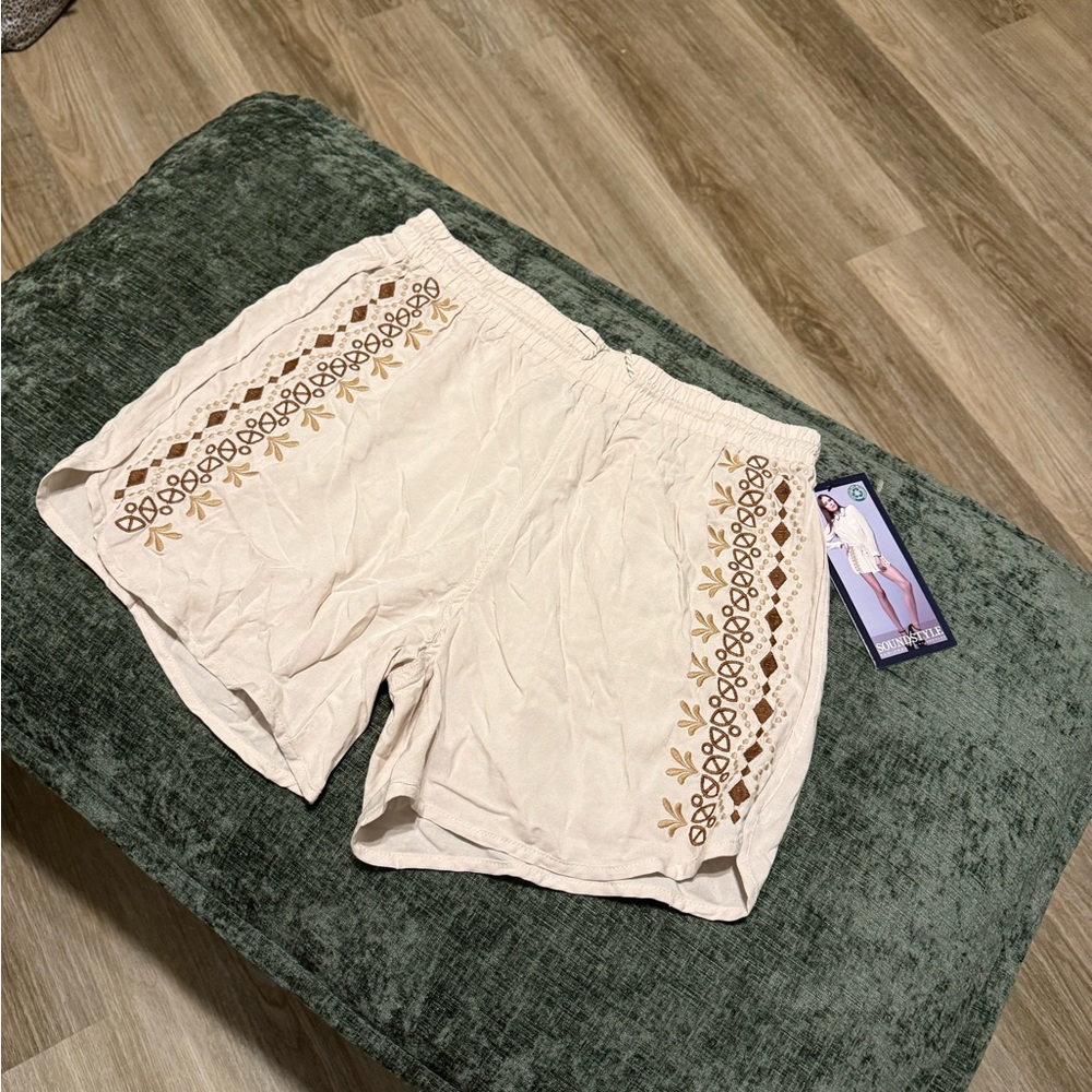 Embroidered Cream Shorts